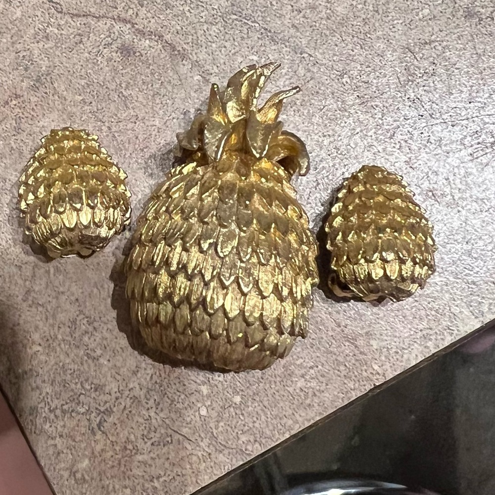 Benedikt NY gold pineapple brooch and clip earrings vintage all are stamped